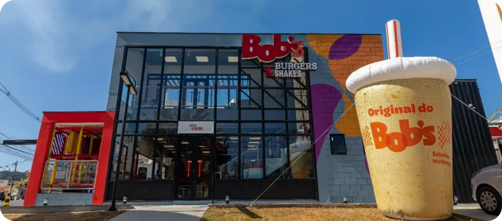 Como o Bob’s usa Rádio Indoor para fortalecer campanhas e engajar o time no dia a dia
