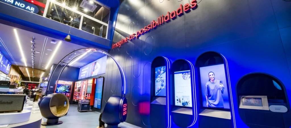 Detalhe do projeto de sonorização da loja TIM Oscar Freire com design e tecnologia de áudio premium.